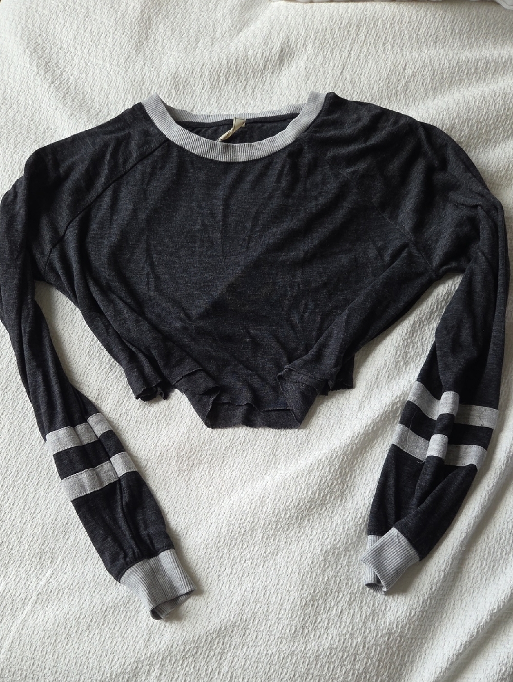 GAP Charcoal Cropped Long-Sleeve Sweatshirt with Heather Gray Trim